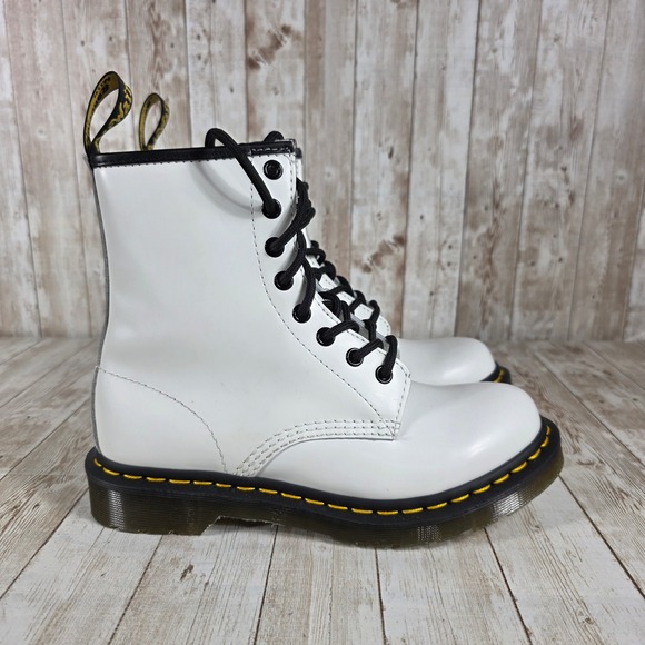 Dr.‎ Martens 1460 White Leather Ankle Boots Iconic Stitching Women's Size 7 - Picture 1 of 8